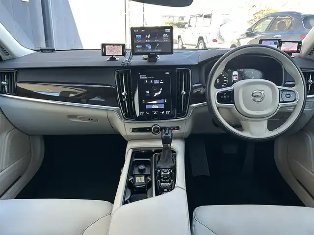 ボルボ Ｖ９０ D4 ノルディックエディション 茨城県 2020(令2)年 0.8万km ブライトシルバーM 白革シート/harman/kardon/パノラマSR/HUD/ACC/BSM/LKA/Aホールド/純正ナビ/（AM.FM.CD.BT.Applecarplay）/フルセグTV/360°カメラ/ETC/ドライブレコーダー/パワーシート/シートヒーター/パワーバックドア/スマートキー/ウィンカーミラー