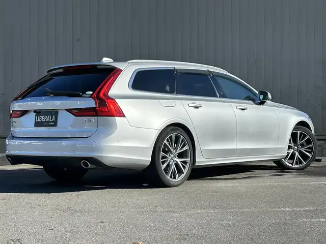 ボルボ Ｖ９０ D4 ノルディックエディション 茨城県 2020(令2)年 0.8万km ブライトシルバーM 白革シート/harman/kardon/パノラマSR/HUD/ACC/BSM/LKA/Aホールド/純正ナビ/（AM.FM.CD.BT.Applecarplay）/フルセグTV/360°カメラ/ETC/ドライブレコーダー/パワーシート/シートヒーター/パワーバックドア/スマートキー/ウィンカーミラー