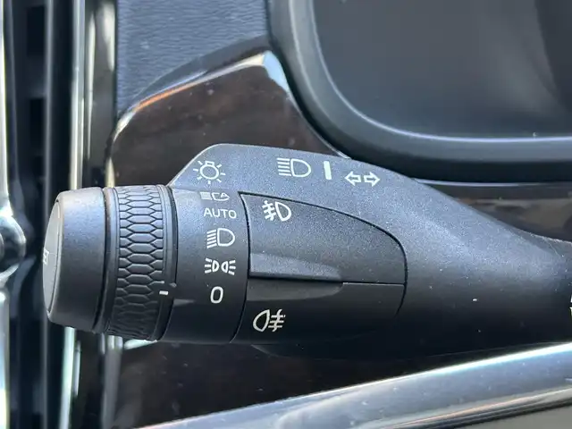 ボルボ Ｖ９０ D4 ノルディックエディション 茨城県 2020(令2)年 0.8万km ブライトシルバーM 白革シート/harman/kardon/パノラマSR/HUD/ACC/BSM/LKA/Aホールド/純正ナビ/（AM.FM.CD.BT.Applecarplay）/フルセグTV/360°カメラ/ETC/ドライブレコーダー/パワーシート/シートヒーター/パワーバックドア/スマートキー/ウィンカーミラー