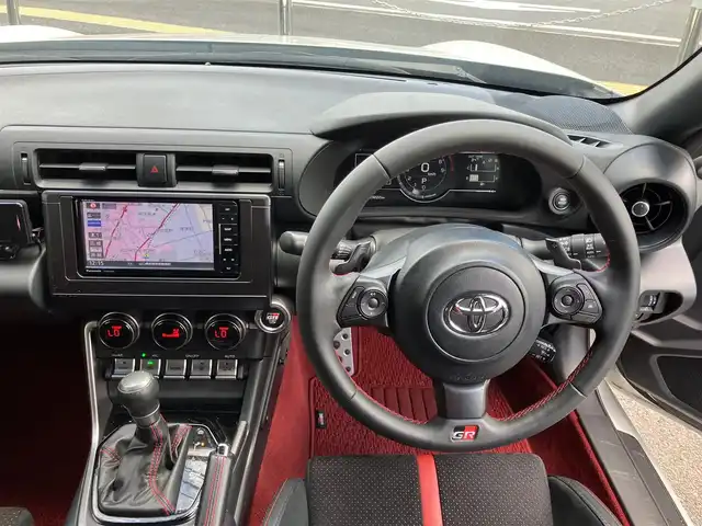 トヨタ ＧＲ８６ RZ 山口県 2022(令4)年 3万km クリスタルホワイトパール GRエアロパッケージ/純正フロアマット/純正ドアバイザー/純正リアフォグランプ/純正18インチアルミ/純正LEDヘッドライト/フロントシートヒーター