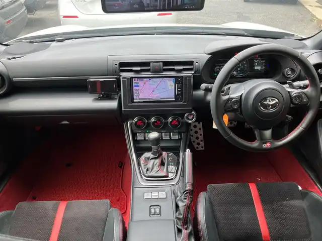 トヨタ ＧＲ８６ RZ 山口県 2022(令4)年 3万km クリスタルホワイトパール GRエアロパッケージ/純正フロアマット/純正ドアバイザー/純正リアフォグランプ/純正18インチアルミ/純正LEDヘッドライト/フロントシートヒーター