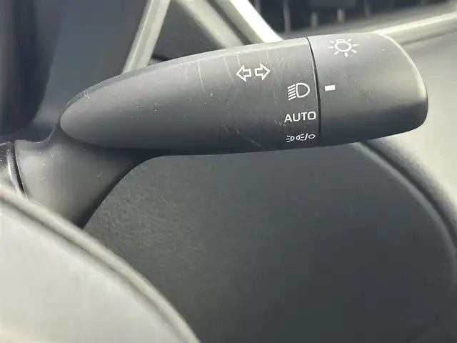 トヨタ カローラ クロス G 熊本県 2023(令5)年 2.6万km プラチナホワイトパールマイカ 純正ナビ（ＡｐｐｌＣａｒＰｌａｙ・ＡｎｄｒｏｉｄＡｕｔｏ・ＢＴ・ＵＳＢ）/バックカメラ　/ＥＴＣ　/前後クリアランスソナー　/トヨタセーフティーセンス/・プリクラッシュセーフティ/・レーントレーシングアシスト/・ロードサインアシスト/・オートマチックハイビーム/・アダブティブクルーズコントロール/・駐車時支援パーキングサポートシステム/横滑り防止/電動パーキング/ブレーキホールド/オートリトラミラー/オートライト/LEDヘッドライト/スマートキー/プッシュスタート