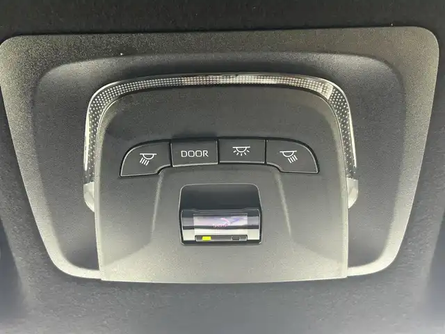 トヨタ カローラ クロス G 熊本県 2023(令5)年 2.6万km プラチナホワイトパールマイカ 純正ナビ（ＡｐｐｌＣａｒＰｌａｙ・ＡｎｄｒｏｉｄＡｕｔｏ・ＢＴ・ＵＳＢ）/バックカメラ　/ＥＴＣ　/前後クリアランスソナー　/トヨタセーフティーセンス/・プリクラッシュセーフティ/・レーントレーシングアシスト/・ロードサインアシスト/・オートマチックハイビーム/・アダブティブクルーズコントロール/・駐車時支援パーキングサポートシステム/横滑り防止/電動パーキング/ブレーキホールド/オートリトラミラー/オートライト/LEDヘッドライト/スマートキー/プッシュスタート