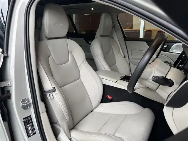 ボルボ Ｖ６０ T6 ツインEG AWD インスクリプション 宮城県 2020(令2)年 1.9万km グレー アクティブクルーズコントロール/BLIS/レーンキープアシスト/Bowers&Wilkinsサウンドシステム/ヘッドアップディスプレイ/パノラマガラスサンルーフ/純正ナビゲーションシステム/フルセグTV/360°カメラシステム/ホワイトレザーシート/シートヒーター/シートベンチレーション/メモリ機能付きパワーシート /LEDヘッドライト/純正19インチAW/スマートキーシステム/パワーバックドア /車体色：バーチライトメタリック