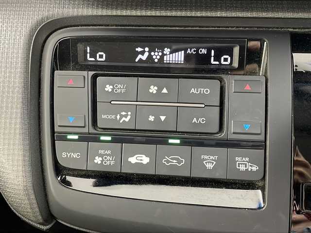 ホンダ ステップワゴン スパーダ 岐阜県 2016(平28)年 6.5万km プレミアムスパークルブラックパール 社外ナビ（CN-F1D）/フルセグTV/ビルトインETC/ホンダセンシング/両側パワースライドドア/クルーズコントロール/純正フロアマット/純正16AW/社外16AW（205/60/16)スタッドレスタイヤ積込/LEDヘッドランプ/フォグランプ/アイドリングストップ/スマートキー/プッシュスタート