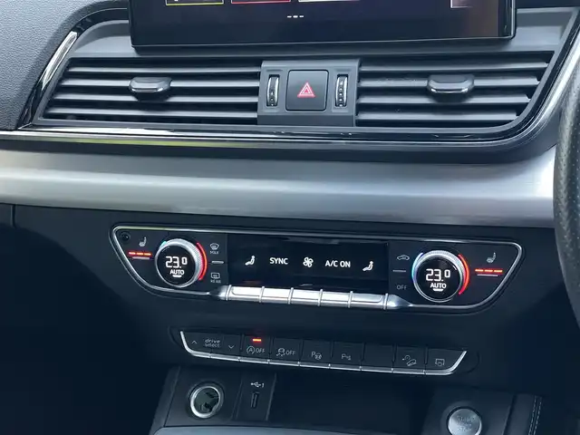 アウディ アウディ Ｑ５ SB 40TDIクワトロ Sライン 山梨県 2021(令3)年 4.2万km 緑 ブラックスタイリングP/SラインP /OP20AW/マトリクスLED/前後シートヒーター/サラウンドビュー/フルセグ/バーチャルコックピットP/純正MMIナビ/アンビエントライト/コンフォート/新車保証書