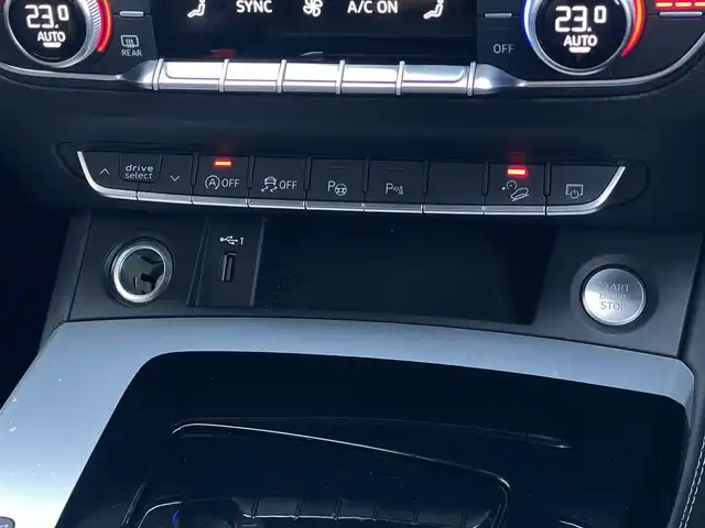 アウディ アウディ Ｑ５ SB 40TDIクワトロ Sライン 山梨県 2021(令3)年 4.2万km 緑 ブラックスタイリングP/SラインP /OP20AW/マトリクスLED/前後シートヒーター/サラウンドビュー/フルセグ/バーチャルコックピットP/純正MMIナビ/アンビエントライト/コンフォート/新車保証書