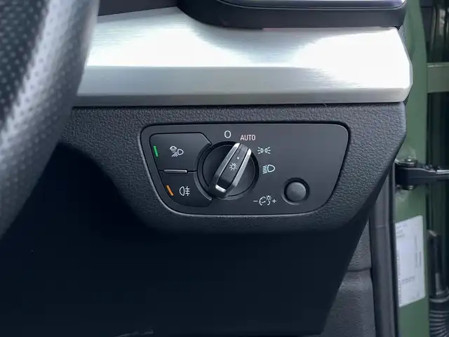 アウディ アウディ Ｑ５ SB 40TDIクワトロ Sライン 山梨県 2021(令3)年 4.2万km 緑 ブラックスタイリングP/SラインP /OP20AW/マトリクスLED/前後シートヒーター/サラウンドビュー/フルセグ/バーチャルコックピットP/純正MMIナビ/アンビエントライト/コンフォート/新車保証書
