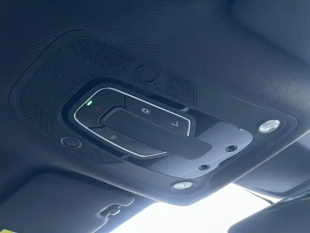 アウディ アウディ Ｑ５ SB 40TDIクワトロ Sライン 山梨県 2021(令3)年 4.2万km 緑 ブラックスタイリングP/SラインP /OP20AW/マトリクスLED/前後シートヒーター/サラウンドビュー/フルセグ/バーチャルコックピットP/純正MMIナビ/アンビエントライト/コンフォート/新車保証書