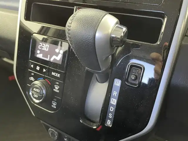 トヨタ タンク カスタムG 富山県 2018(平30)年 3.2万km プラムブラウンパールクリスタルシャイン 純正ナビ（AM/FM/DVD/BT/フルセグ）/バックカメラ/ETC/両側パワースライドドア/シートヒーター/衝突被害軽減システム/クルーズコントロール/レーンキープアシスト/コーナーセンサー/横滑り防止装置/アイドリングストップ/オートLEDライト/オートマチックハイビーム/純正アルミホイール/純正フロアマット/革巻きステアリング/ステアリングスイッチ/スマートキー/スペアキー