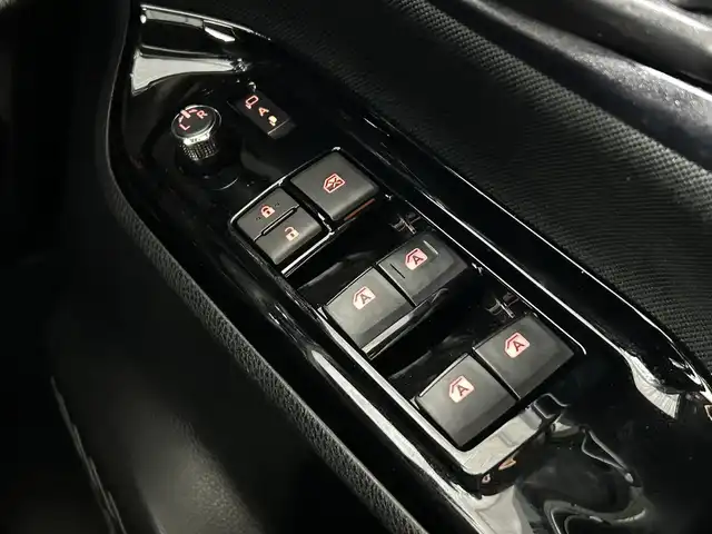 トヨタ ヴォクシー ZS 佐賀県 2017(平29)年 5.9万km ブラック 社外アルパイン製11インチナビ【EX11Z】/（フルセグTV.CD.DVD.Bluetooth）/社外アルパイン製12.8インチフリップダウンモニター/衝突被害軽減システム/バックカメラ/クルーズコントロール/車線逸脱警報/クリアランスソナー/先行車発信お知らせ機能/オートライト/オートマチックハイビーム/LEDヘッドライト/ビルトインETC/両側パワースライドドア/レザー調シートカバー/社外18インチアルミホイール/フォグライト/ウォークスルー/社外フロアマット/スマートキー
