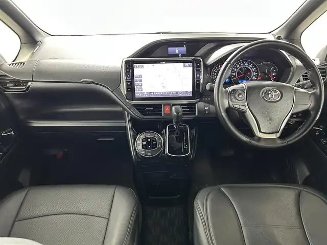 トヨタ ヴォクシー ZS 佐賀県 2017(平29)年 5.9万km ブラック 社外アルパイン製11インチナビ【EX11Z】/（フルセグTV.CD.DVD.Bluetooth）/社外アルパイン製12.8インチフリップダウンモニター/衝突被害軽減システム/バックカメラ/クルーズコントロール/車線逸脱警報/クリアランスソナー/先行車発信お知らせ機能/オートライト/オートマチックハイビーム/LEDヘッドライト/ビルトインETC/両側パワースライドドア/レザー調シートカバー/社外18インチアルミホイール/フォグライト/ウォークスルー/社外フロアマット/スマートキー