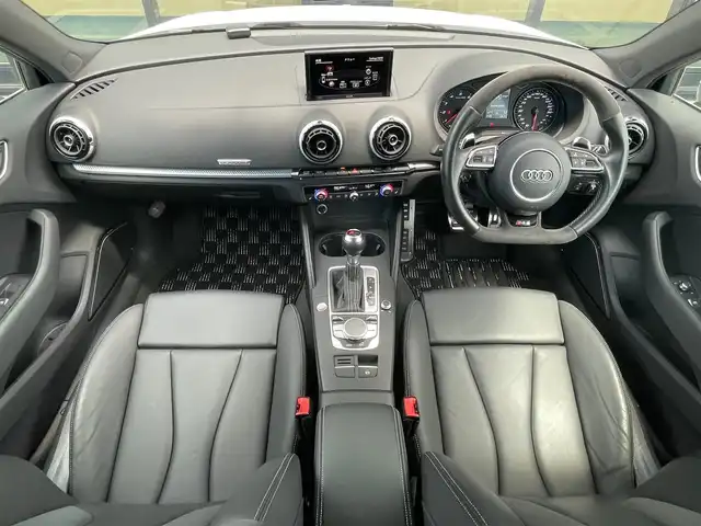 アウディ ＲＳ３ 石川県 2016(平28)年 5.9万km グレイシアホワイトメタリック 純正ナビ/アダプティブルクルーズコントロール/ファインナッパレザー（ブラック）/Bang＆Olufsenサウンドシステム/LEDヘッドライト/パドルシフト/スマートキー/サイドアシスト/シートヒーター/レッドブレーキキャリパー/コーナーセンサー/バックカメラ