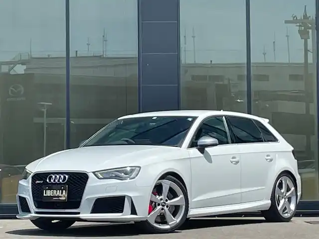 アウディ ＲＳ３ 石川県 2016(平28)年 5.9万km グレイシアホワイトメタリック 純正ナビ/アダプティブルクルーズコントロール/ファインナッパレザー（ブラック）/Bang＆Olufsenサウンドシステム/LEDヘッドライト/パドルシフト/スマートキー/サイドアシスト/シートヒーター/レッドブレーキキャリパー/コーナーセンサー/バックカメラ