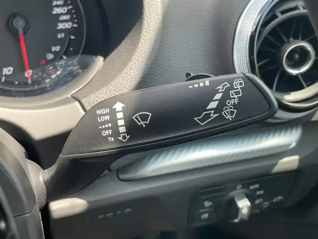 アウディ ＲＳ３ 石川県 2016(平28)年 5.9万km グレイシアホワイトメタリック 純正ナビ/アダプティブルクルーズコントロール/ファインナッパレザー（ブラック）/Bang＆Olufsenサウンドシステム/LEDヘッドライト/パドルシフト/スマートキー/サイドアシスト/シートヒーター/レッドブレーキキャリパー/コーナーセンサー/バックカメラ