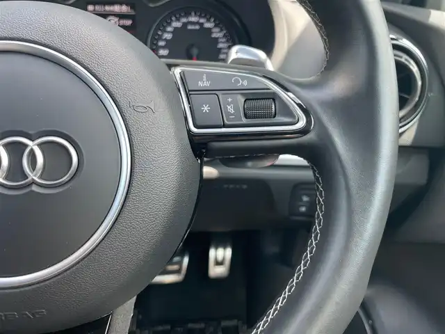 アウディ ＲＳ３ 石川県 2016(平28)年 5.9万km グレイシアホワイトメタリック 純正ナビ/アダプティブルクルーズコントロール/ファインナッパレザー（ブラック）/Bang＆Olufsenサウンドシステム/LEDヘッドライト/パドルシフト/スマートキー/サイドアシスト/シートヒーター/レッドブレーキキャリパー/コーナーセンサー/バックカメラ