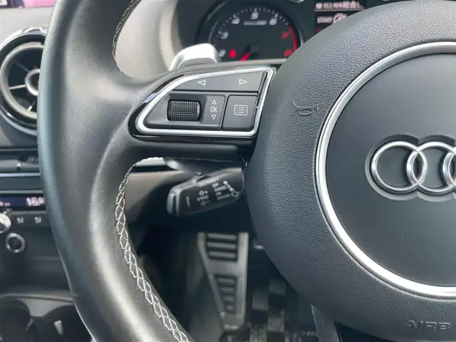 アウディ ＲＳ３ 石川県 2016(平28)年 5.9万km グレイシアホワイトメタリック 純正ナビ/アダプティブルクルーズコントロール/ファインナッパレザー（ブラック）/Bang＆Olufsenサウンドシステム/LEDヘッドライト/パドルシフト/スマートキー/サイドアシスト/シートヒーター/レッドブレーキキャリパー/コーナーセンサー/バックカメラ