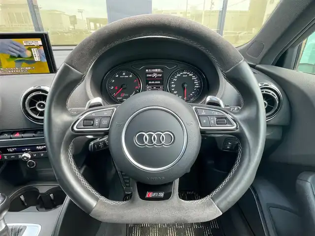 アウディ ＲＳ３ 石川県 2016(平28)年 5.9万km グレイシアホワイトメタリック 純正ナビ/アダプティブルクルーズコントロール/ファインナッパレザー（ブラック）/Bang＆Olufsenサウンドシステム/LEDヘッドライト/パドルシフト/スマートキー/サイドアシスト/シートヒーター/レッドブレーキキャリパー/コーナーセンサー/バックカメラ