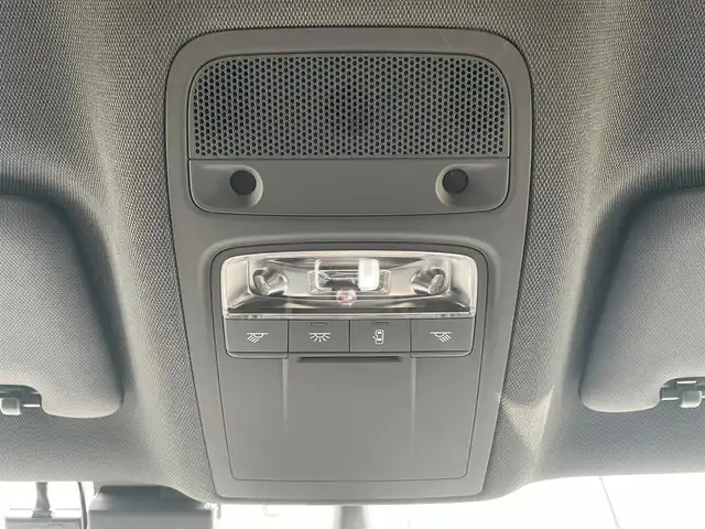 アウディ ＲＳ３ 石川県 2016(平28)年 5.9万km グレイシアホワイトメタリック 純正ナビ/アダプティブルクルーズコントロール/ファインナッパレザー（ブラック）/Bang＆Olufsenサウンドシステム/LEDヘッドライト/パドルシフト/スマートキー/サイドアシスト/シートヒーター/レッドブレーキキャリパー/コーナーセンサー/バックカメラ