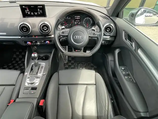 アウディ ＲＳ３ 石川県 2016(平28)年 5.9万km グレイシアホワイトメタリック 純正ナビ/アダプティブルクルーズコントロール/ファインナッパレザー（ブラック）/Bang＆Olufsenサウンドシステム/LEDヘッドライト/パドルシフト/スマートキー/サイドアシスト/シートヒーター/レッドブレーキキャリパー/コーナーセンサー/バックカメラ