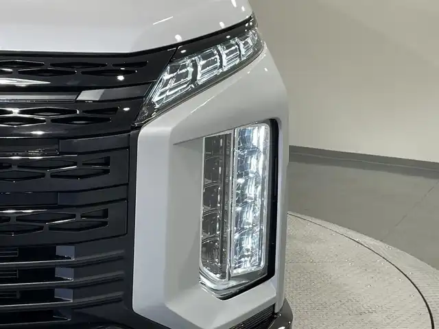 三菱 デリカＤ：５ シャモニー 愛知県 2025(令7)年 0.1千km 白Ⅱ 登録済未使用車/衝突軽減ブレーキ/両側電動スライドドア/アラウンドビューモニター/レーダークルーズコントロール/100V電源/シートヒーター/LEDヘッドライト/フォグランプ/ブラインドスポットモニター/ステアリングヒーター/パワーシート/電動リアゲート/レーンキープアシスト/オートハイビーム/プッシュスタート/スマートキー/アイドリングストップ/純正アルミホイール/オートライト/ディーゼル/4WD/トランスファースイッチ/パドルシフト/ウィンカーミラー/ISOFIX/電動パーキングブレーキ/オートブレーキホールド/ステアリングリモコン