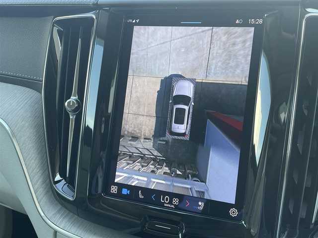 ボルボ ボルボ ＸＣ６０ B5 AWD インスクリプション 東京都 2022(令4)年 1.4万km 白 純正ナビ/360°カメラ/ACC/android auto/apple car play/レザーシート/シートヒーター/シートエアコン/ドライブレコーダー/ETC2.0/HUD