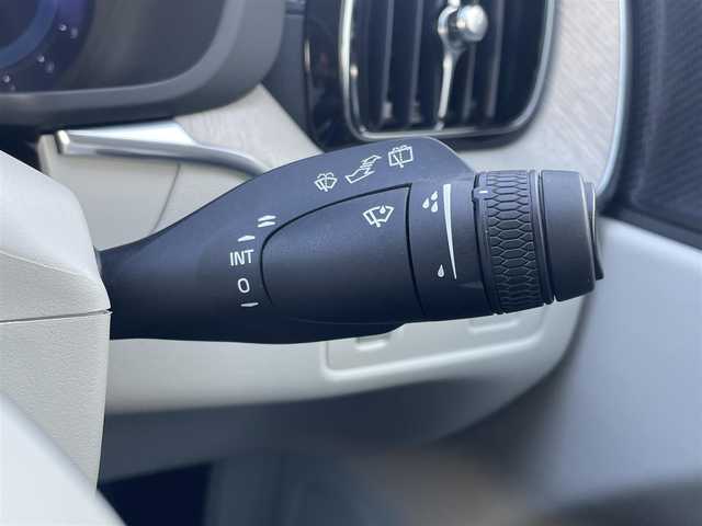 ボルボ ボルボ ＸＣ６０ B5 AWD インスクリプション 東京都 2022(令4)年 1.4万km 白 純正ナビ/360°カメラ/ACC/android auto/apple car play/レザーシート/シートヒーター/シートエアコン/ドライブレコーダー/ETC2.0/HUD