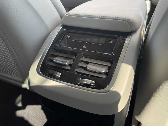 ボルボ ボルボ ＸＣ６０ B5 AWD インスクリプション 東京都 2022(令4)年 1.4万km 白 純正ナビ/360°カメラ/ACC/android auto/apple car play/レザーシート/シートヒーター/シートエアコン/ドライブレコーダー/ETC2.0/HUD