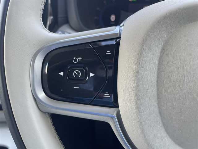 ボルボ ボルボ ＸＣ６０ B5 AWD インスクリプション 東京都 2022(令4)年 1.4万km 白 純正ナビ/360°カメラ/ACC/android auto/apple car play/レザーシート/シートヒーター/シートエアコン/ドライブレコーダー/ETC2.0/HUD