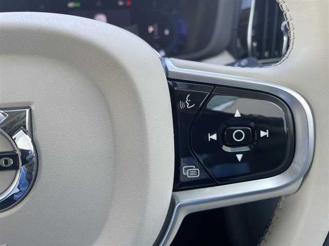 ボルボ ボルボ ＸＣ６０ B5 AWD インスクリプション 東京都 2022(令4)年 1.4万km 白 純正ナビ/360°カメラ/ACC/android auto/apple car play/レザーシート/シートヒーター/シートエアコン/ドライブレコーダー/ETC2.0/HUD