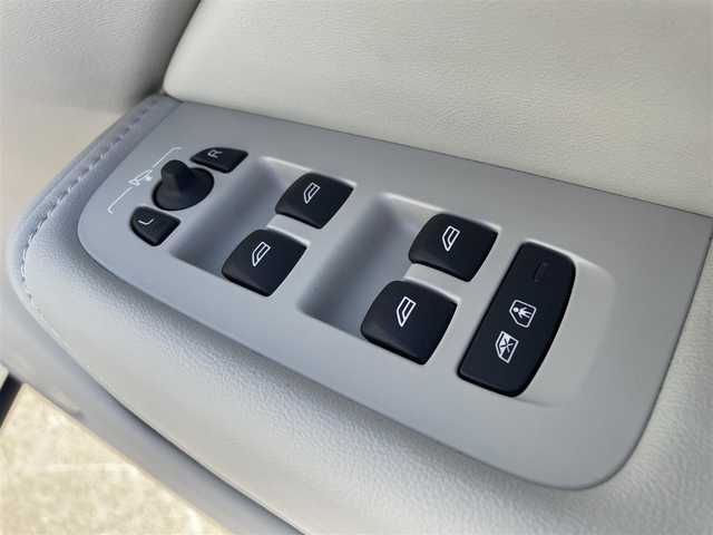 ボルボ ボルボ ＸＣ６０ B5 AWD インスクリプション 東京都 2022(令4)年 1.4万km 白 純正ナビ/360°カメラ/ACC/android auto/apple car play/レザーシート/シートヒーター/シートエアコン/ドライブレコーダー/ETC2.0/HUD