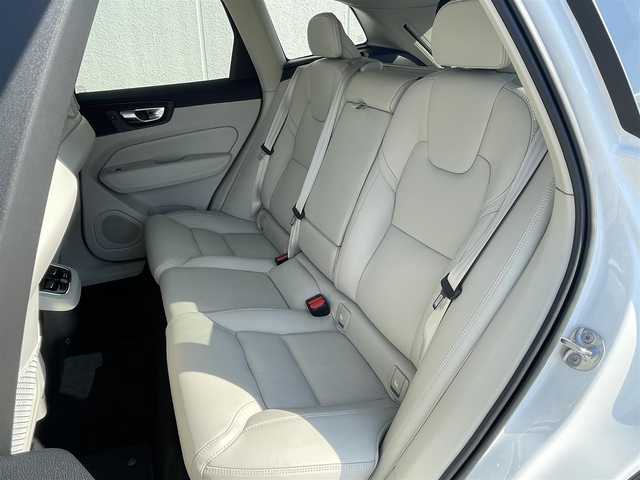 ボルボ ボルボ ＸＣ６０ B5 AWD インスクリプション 東京都 2022(令4)年 1.4万km 白 純正ナビ/360°カメラ/ACC/android auto/apple car play/レザーシート/シートヒーター/シートエアコン/ドライブレコーダー/ETC2.0/HUD