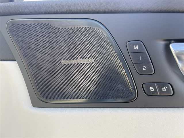 ボルボ ボルボ ＸＣ６０ B5 AWD インスクリプション 東京都 2022(令4)年 1.4万km 白 純正ナビ/360°カメラ/ACC/android auto/apple car play/レザーシート/シートヒーター/シートエアコン/ドライブレコーダー/ETC2.0/HUD