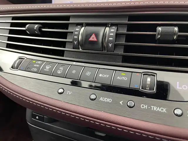 レクサス ＬＳ 500h エグゼクティブ 富山県 2018(平30)年 6.9万km ソニッククォーツ 4WD/純正ナビ/フルセグ/DVD/BT/HDMI/Miracast/全周囲カメラ/サンルーフ/ETC2.0/衝突被害軽減ブレーキ/レーンキープアシスト/レーダークルーズコントロール/マークレビンソン/黒革シート/全席シートヒーター/エアシート/全席ベンチレーション/全席リラクゼーション機能/リアエンターテイメント/デジタルインナーミラー/ステアリングヒーター/BSM/HUD/LEDオートライト/純正20インチアルミ/保証書/取扱説明書/スペアキー×2/オートハイビーム/ドライブレコーダー