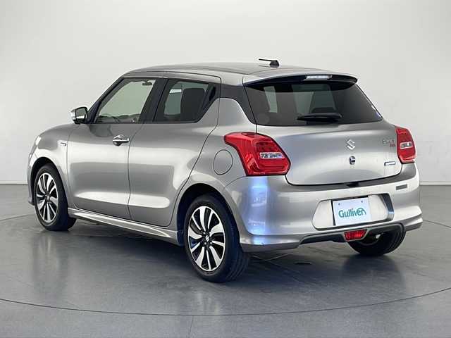 スズキ スイフト HYBRID RS 長野県 2018(平30)年 3.3万km プレミアムシルバーメタリック 純正SDナビ/（FM/AM/SD/フルセグTV/Bluetooth/DISC）/スズキセーフティサポート/・デュアルセンサーブレーキサポート/・車線逸脱抑制機能/・車線逸脱警報機能/・ふらつき警報機能/・アダプティブクルーズコントロール（ACC）/・標識認識機能（車両進入禁止、はみ出し通行禁止、最高速度）/全方位カメラ/W+サイドエアバッグ/ABS/横滑り防止装置/プッシュスタート/アイドリングストップ/スマートキー/AACエアコン/パドルシフト/クルコン/ステアリングスイッチ/D席シートヒーター/オートライト/LEDヘッドライト/フォグランプ/リアフォグランプ/電格ウインカーミラー/インターバルタイマー調整式ワイパー/純正フロアマット/純正16インチアルミホイール/ETC2.0/社外ワイドルームミラー/取扱説明書