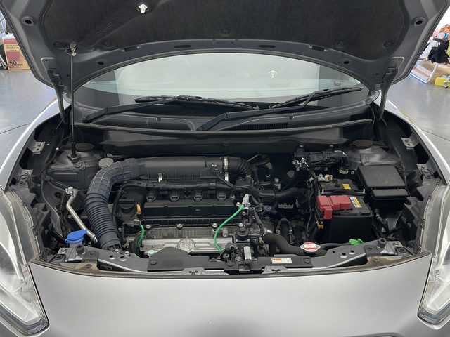 スズキ スイフト HYBRID RS 長野県 2018(平30)年 3.3万km プレミアムシルバーメタリック 純正SDナビ/（FM/AM/SD/フルセグTV/Bluetooth/DISC）/スズキセーフティサポート/・デュアルセンサーブレーキサポート/・車線逸脱抑制機能/・車線逸脱警報機能/・ふらつき警報機能/・アダプティブクルーズコントロール（ACC）/・標識認識機能（車両進入禁止、はみ出し通行禁止、最高速度）/全方位カメラ/W+サイドエアバッグ/ABS/横滑り防止装置/プッシュスタート/アイドリングストップ/スマートキー/AACエアコン/パドルシフト/クルコン/ステアリングスイッチ/D席シートヒーター/オートライト/LEDヘッドライト/フォグランプ/リアフォグランプ/電格ウインカーミラー/インターバルタイマー調整式ワイパー/純正フロアマット/純正16インチアルミホイール/ETC2.0/社外ワイドルームミラー/取扱説明書