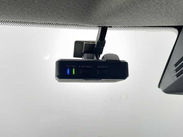 スズキ スイフト HYBRID RS 長野県 2018(平30)年 3.3万km プレミアムシルバーメタリック 純正SDナビ/（FM/AM/SD/フルセグTV/Bluetooth/DISC）/スズキセーフティサポート/・デュアルセンサーブレーキサポート/・車線逸脱抑制機能/・車線逸脱警報機能/・ふらつき警報機能/・アダプティブクルーズコントロール（ACC）/・標識認識機能（車両進入禁止、はみ出し通行禁止、最高速度）/全方位カメラ/W+サイドエアバッグ/ABS/横滑り防止装置/プッシュスタート/アイドリングストップ/スマートキー/AACエアコン/パドルシフト/クルコン/ステアリングスイッチ/D席シートヒーター/オートライト/LEDヘッドライト/フォグランプ/リアフォグランプ/電格ウインカーミラー/インターバルタイマー調整式ワイパー/純正フロアマット/純正16インチアルミホイール/ETC2.0/社外ワイドルームミラー/取扱説明書