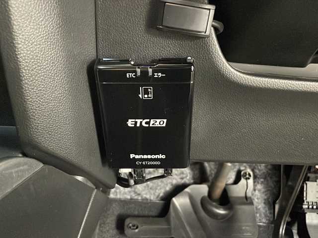 スズキ スイフト HYBRID RS 長野県 2018(平30)年 3.3万km プレミアムシルバーメタリック 純正SDナビ/（FM/AM/SD/フルセグTV/Bluetooth/DISC）/スズキセーフティサポート/・デュアルセンサーブレーキサポート/・車線逸脱抑制機能/・車線逸脱警報機能/・ふらつき警報機能/・アダプティブクルーズコントロール（ACC）/・標識認識機能（車両進入禁止、はみ出し通行禁止、最高速度）/全方位カメラ/W+サイドエアバッグ/ABS/横滑り防止装置/プッシュスタート/アイドリングストップ/スマートキー/AACエアコン/パドルシフト/クルコン/ステアリングスイッチ/D席シートヒーター/オートライト/LEDヘッドライト/フォグランプ/リアフォグランプ/電格ウインカーミラー/インターバルタイマー調整式ワイパー/純正フロアマット/純正16インチアルミホイール/ETC2.0/社外ワイドルームミラー/取扱説明書