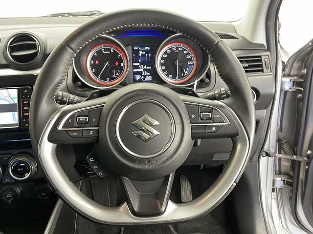 スズキ スイフト HYBRID RS 長野県 2018(平30)年 3.3万km プレミアムシルバーメタリック 純正SDナビ/（FM/AM/SD/フルセグTV/Bluetooth/DISC）/スズキセーフティサポート/・デュアルセンサーブレーキサポート/・車線逸脱抑制機能/・車線逸脱警報機能/・ふらつき警報機能/・アダプティブクルーズコントロール（ACC）/・標識認識機能（車両進入禁止、はみ出し通行禁止、最高速度）/全方位カメラ/W+サイドエアバッグ/ABS/横滑り防止装置/プッシュスタート/アイドリングストップ/スマートキー/AACエアコン/パドルシフト/クルコン/ステアリングスイッチ/D席シートヒーター/オートライト/LEDヘッドライト/フォグランプ/リアフォグランプ/電格ウインカーミラー/インターバルタイマー調整式ワイパー/純正フロアマット/純正16インチアルミホイール/ETC2.0/社外ワイドルームミラー/取扱説明書