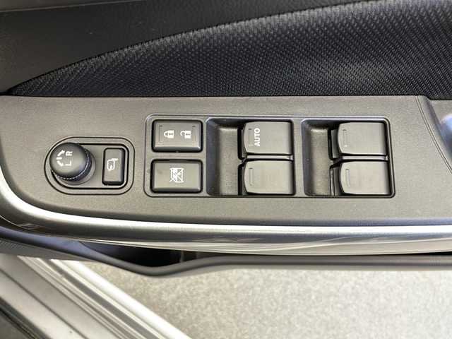 スズキ スイフト HYBRID RS 長野県 2018(平30)年 3.3万km プレミアムシルバーメタリック 純正SDナビ/（FM/AM/SD/フルセグTV/Bluetooth/DISC）/スズキセーフティサポート/・デュアルセンサーブレーキサポート/・車線逸脱抑制機能/・車線逸脱警報機能/・ふらつき警報機能/・アダプティブクルーズコントロール（ACC）/・標識認識機能（車両進入禁止、はみ出し通行禁止、最高速度）/全方位カメラ/W+サイドエアバッグ/ABS/横滑り防止装置/プッシュスタート/アイドリングストップ/スマートキー/AACエアコン/パドルシフト/クルコン/ステアリングスイッチ/D席シートヒーター/オートライト/LEDヘッドライト/フォグランプ/リアフォグランプ/電格ウインカーミラー/インターバルタイマー調整式ワイパー/純正フロアマット/純正16インチアルミホイール/ETC2.0/社外ワイドルームミラー/取扱説明書
