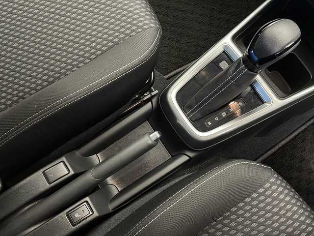 スズキ スイフト HYBRID RS 長野県 2018(平30)年 3.3万km プレミアムシルバーメタリック 純正SDナビ/（FM/AM/SD/フルセグTV/Bluetooth/DISC）/スズキセーフティサポート/・デュアルセンサーブレーキサポート/・車線逸脱抑制機能/・車線逸脱警報機能/・ふらつき警報機能/・アダプティブクルーズコントロール（ACC）/・標識認識機能（車両進入禁止、はみ出し通行禁止、最高速度）/全方位カメラ/W+サイドエアバッグ/ABS/横滑り防止装置/プッシュスタート/アイドリングストップ/スマートキー/AACエアコン/パドルシフト/クルコン/ステアリングスイッチ/D席シートヒーター/オートライト/LEDヘッドライト/フォグランプ/リアフォグランプ/電格ウインカーミラー/インターバルタイマー調整式ワイパー/純正フロアマット/純正16インチアルミホイール/ETC2.0/社外ワイドルームミラー/取扱説明書