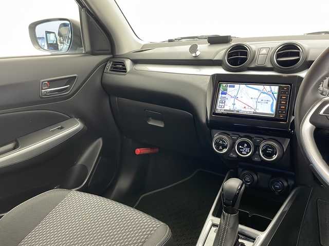 スズキ スイフト HYBRID RS 長野県 2018(平30)年 3.3万km プレミアムシルバーメタリック 純正SDナビ/（FM/AM/SD/フルセグTV/Bluetooth/DISC）/スズキセーフティサポート/・デュアルセンサーブレーキサポート/・車線逸脱抑制機能/・車線逸脱警報機能/・ふらつき警報機能/・アダプティブクルーズコントロール（ACC）/・標識認識機能（車両進入禁止、はみ出し通行禁止、最高速度）/全方位カメラ/W+サイドエアバッグ/ABS/横滑り防止装置/プッシュスタート/アイドリングストップ/スマートキー/AACエアコン/パドルシフト/クルコン/ステアリングスイッチ/D席シートヒーター/オートライト/LEDヘッドライト/フォグランプ/リアフォグランプ/電格ウインカーミラー/インターバルタイマー調整式ワイパー/純正フロアマット/純正16インチアルミホイール/ETC2.0/社外ワイドルームミラー/取扱説明書