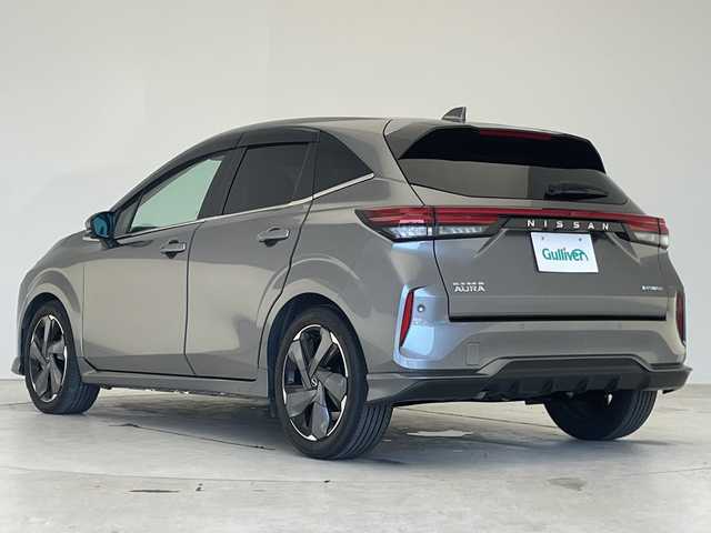 日産 オーラ G レザーエディション 愛知県 2022(令4)年 2.9万km ダークメタルグレー プレミアムサウンドBOSE/純正9型ディズプレイオーディオナビ/三眼LEDヘッドライト/全方位カメラ/クルーズコントロール/シートヒーター/コーナーセンサー/純正アルミホイール/ETC2.0/ブラインドスポットモニター/ステアリングヒーター/インテリジェントミラー/オートマチックハイビーム/ワイヤレス充電器/ドライブレコーダー/衝突軽減システム/フルセグ/Bluetooth/ステアリングスイッチ/スマートキー/プッシュスタート