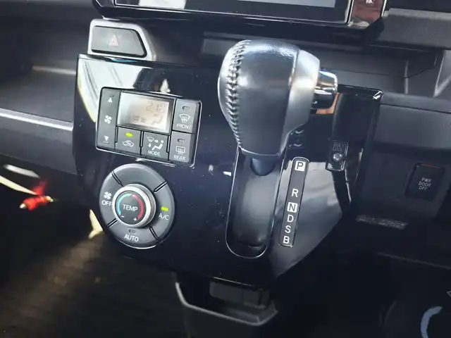 ダイハツ ウェイク G ターボ SA Ⅱ 熊本県 2017(平29)年 8.7万km プラムブラウンクリスタルマイカ 純正8インチナビ（NSZN-W65DB）/【フルセグTV/CD/DVD/Bluetooth】/バックカメラ/両側パワースライドドア/衝突軽減装置/アイドリングストップ/純正14インチAW/ETC/電動格納ミラー/プッシュスタート/ステアリングスイッチ/純正フロアマット/純正ドアバイザー/横滑り防止/盗難防止装置/保証書/取扱説明書