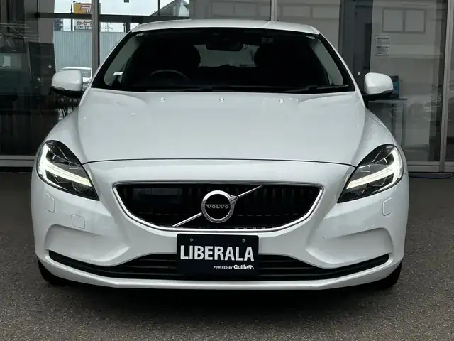 ボルボ Ｖ４０ D4 モメンタム 富山県 2018(平30)年 4.4万km 白 純正HDDナビ/Bluetooth接続/AM/FMラジオ/DVD/CD再生/USB接続/フルセグTV/前後ドラレコ/アイドリングストップ/バックカメラ/プッシュスタート/ACC/ETC/コーナーセンサー/ブラインドスポット/衝突軽減/車線逸脱防止/盗難防止装置
