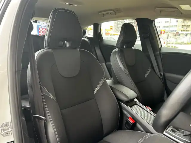 ボルボ Ｖ４０ D4 モメンタム 富山県 2018(平30)年 4.4万km 白 純正HDDナビ/Bluetooth接続/AM/FMラジオ/DVD/CD再生/USB接続/フルセグTV/前後ドラレコ/アイドリングストップ/バックカメラ/プッシュスタート/ACC/ETC/コーナーセンサー/ブラインドスポット/衝突軽減/車線逸脱防止/盗難防止装置