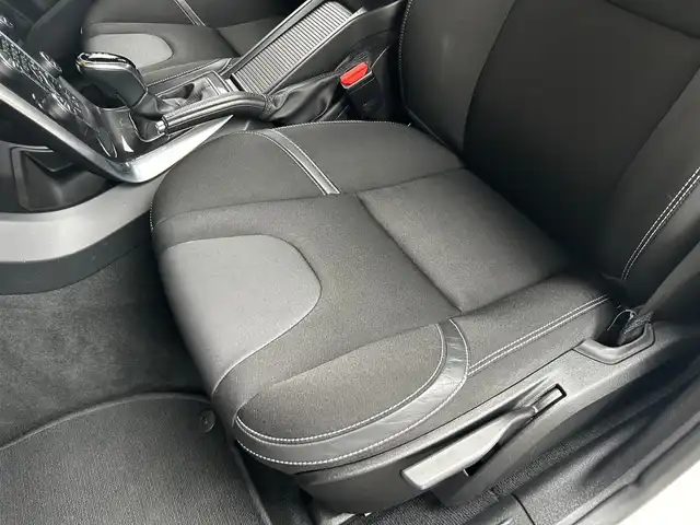 ボルボ Ｖ４０ D4 モメンタム 富山県 2018(平30)年 4.4万km 白 純正HDDナビ/Bluetooth接続/AM/FMラジオ/DVD/CD再生/USB接続/フルセグTV/前後ドラレコ/アイドリングストップ/バックカメラ/プッシュスタート/ACC/ETC/コーナーセンサー/ブラインドスポット/衝突軽減/車線逸脱防止/盗難防止装置