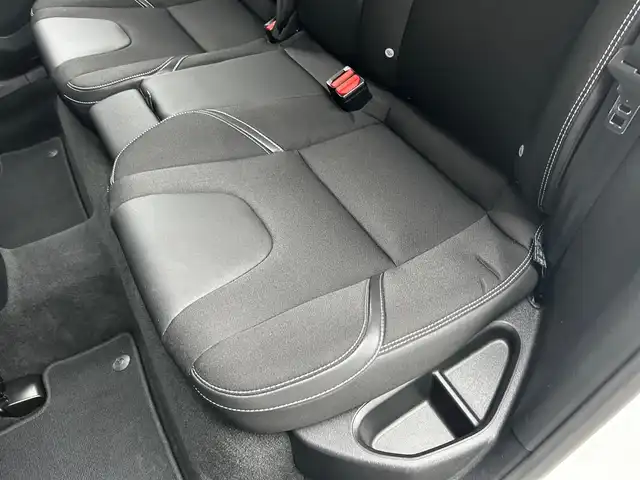 ボルボ Ｖ４０ D4 モメンタム 富山県 2018(平30)年 4.4万km 白 純正HDDナビ/Bluetooth接続/AM/FMラジオ/DVD/CD再生/USB接続/フルセグTV/前後ドラレコ/アイドリングストップ/バックカメラ/プッシュスタート/ACC/ETC/コーナーセンサー/ブラインドスポット/衝突軽減/車線逸脱防止/盗難防止装置