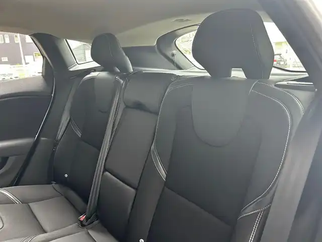 ボルボ Ｖ４０ D4 モメンタム 富山県 2018(平30)年 4.4万km 白 純正HDDナビ/Bluetooth接続/AM/FMラジオ/DVD/CD再生/USB接続/フルセグTV/前後ドラレコ/アイドリングストップ/バックカメラ/プッシュスタート/ACC/ETC/コーナーセンサー/ブラインドスポット/衝突軽減/車線逸脱防止/盗難防止装置