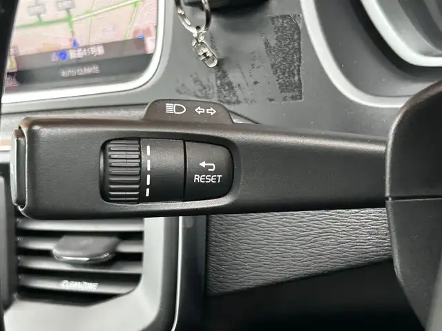 ボルボ Ｖ４０ D4 モメンタム 富山県 2018(平30)年 4.4万km 白 純正HDDナビ/Bluetooth接続/AM/FMラジオ/DVD/CD再生/USB接続/フルセグTV/前後ドラレコ/アイドリングストップ/バックカメラ/プッシュスタート/ACC/ETC/コーナーセンサー/ブラインドスポット/衝突軽減/車線逸脱防止/盗難防止装置